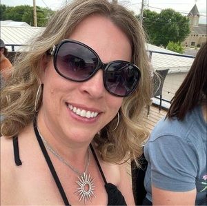 Meet your Posher, Christie